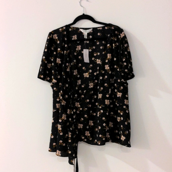 Additionelle Short Sleeve Floral Wrap Top - Picture 1 of 4